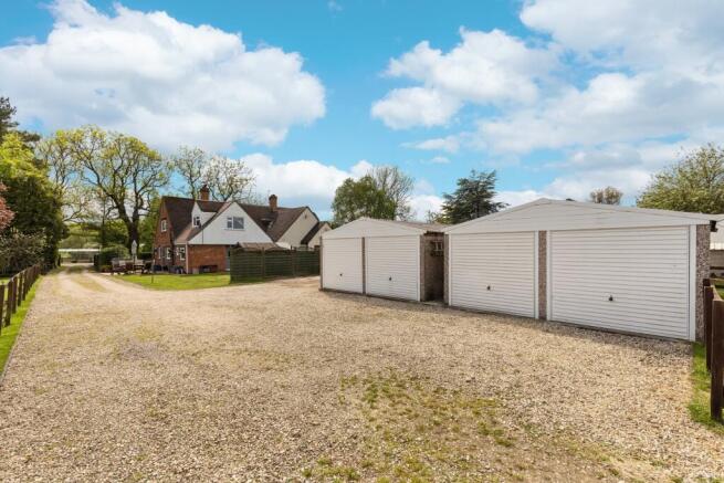 4 bed House for sale Image 7