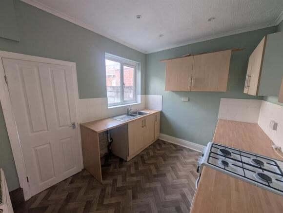 2 bed House to rent Image 5