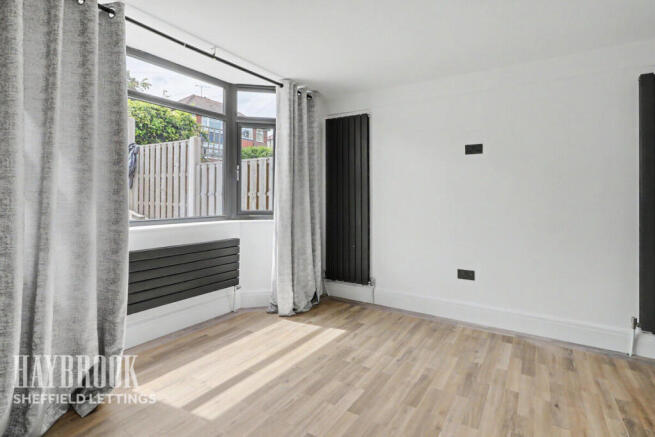 4 bed Semi-Detached to rent Image 7