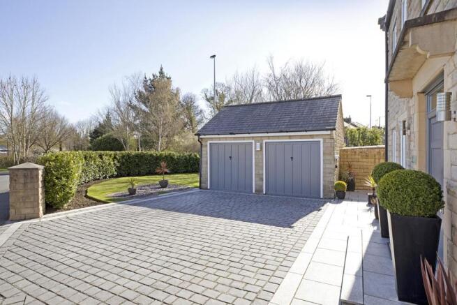 Garage & Parking