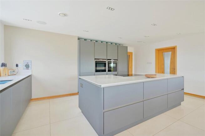 4 bed Detached for sale Image 10