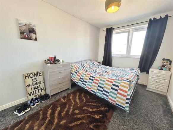2 bed Apartment to rent Image 8