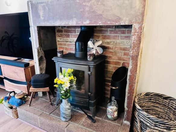 2 bed Terraced to rent Image 6