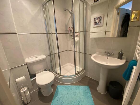 ensuite.JPG