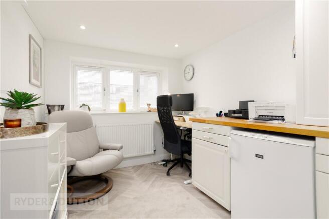 4 bed Semi-Detached for sale Image 11