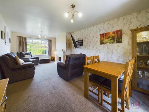 Lounge & Dining area