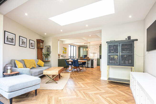4 bed Semi-Detached for sale Image 7
