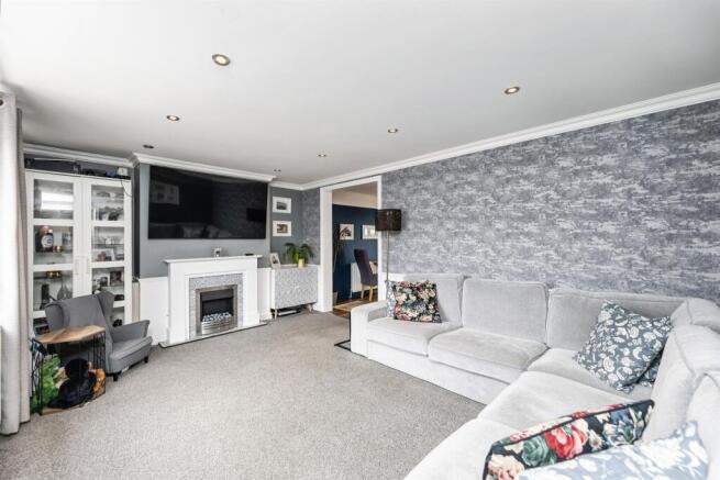 3 bed Semi-Detached for sale Image 2