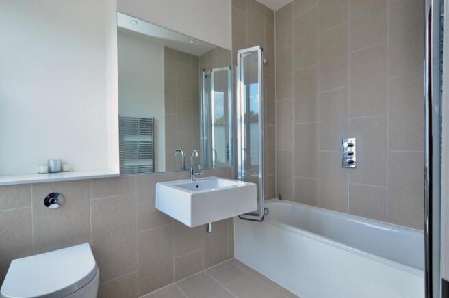 Guest En-Suite Bathr