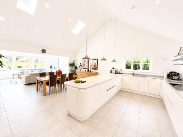 3 bed Bungalow for sale Image 4
