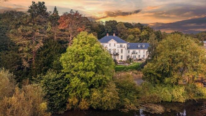 A Secluded Setting With Privacy And Presence