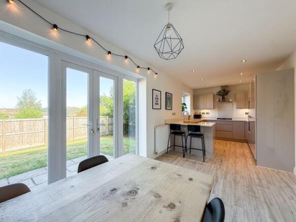 4 bed Detached for sale Image 7
