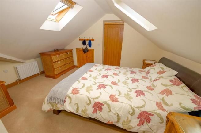 3 bed Bungalow for sale Image 8