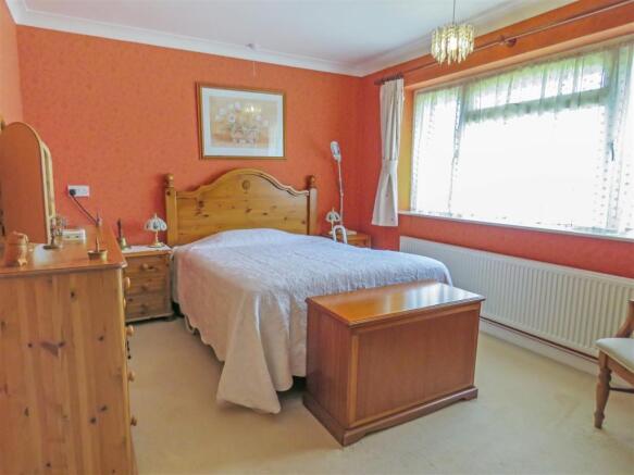 Bedroom 1.JPG