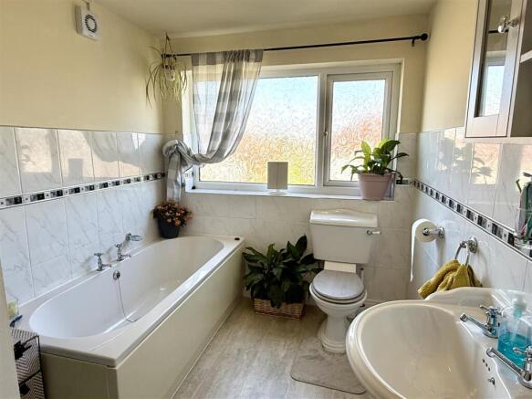 3 bed Detached for sale Image 6