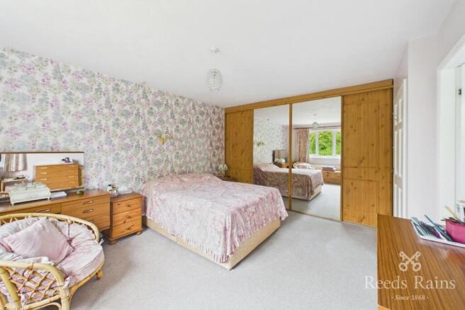 4 bed Detached for sale Image 11