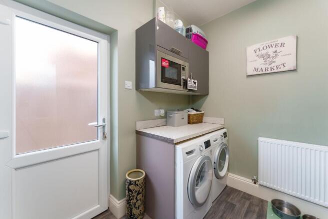 4 bed Semi-Detached for sale Image 8