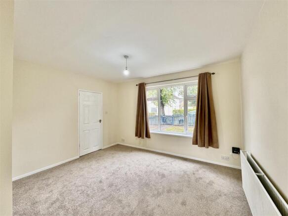 2 bed Semi-Detached to rent Image 6