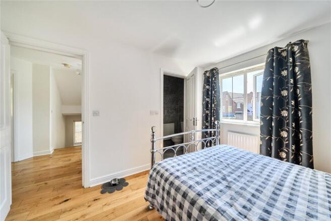 5 bed Detached for sale Image 6