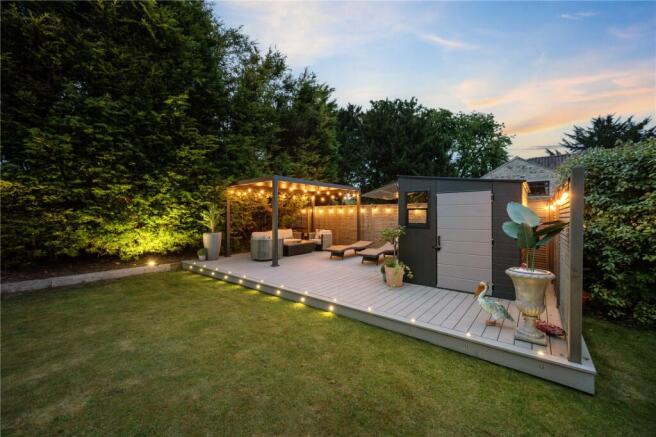 6 bed Detached for sale Image 5