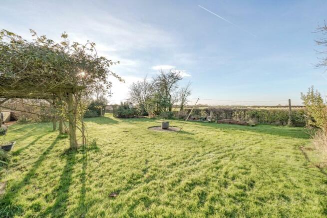 REAR GARDEN.JPG