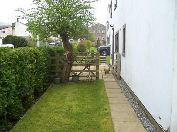 Side Garden & Patio