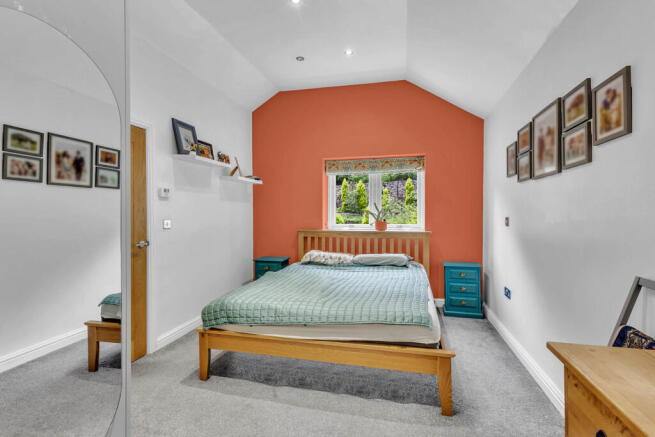 4 bed Detached for sale Image 12