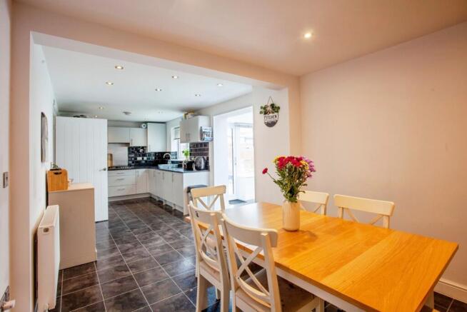 4 bed Detached for sale Image 6