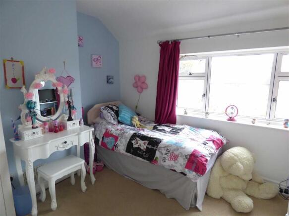 BEDROOM 2
