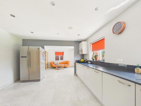 4 bed Detached for sale Image 4