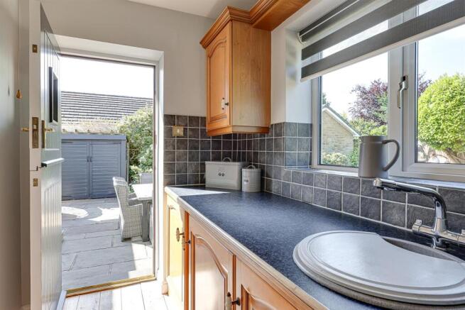 4 bed Detached for sale Image 12