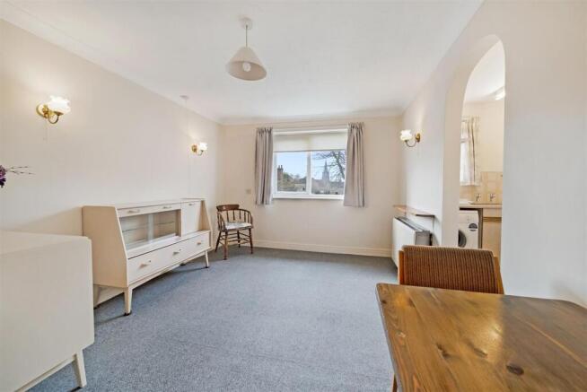 2 bed Apartment for sale Image 6