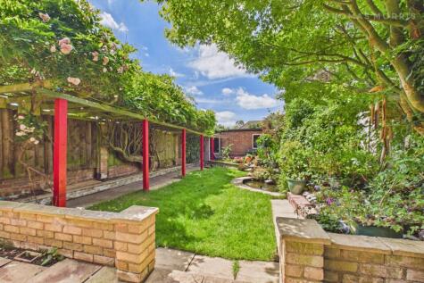 Banks Road, Biggleswade, Bedfordshire, SG18