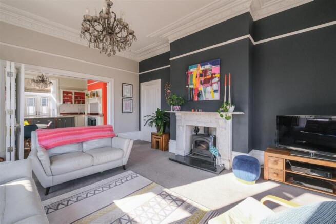 5 bed Terraced for sale Image 4