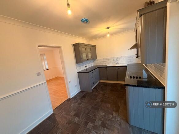 3 bed Semi-Detached to rent Image 5