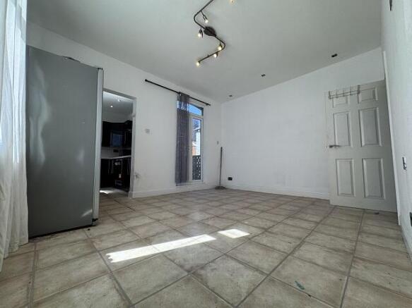 3 bed House to rent Image 7