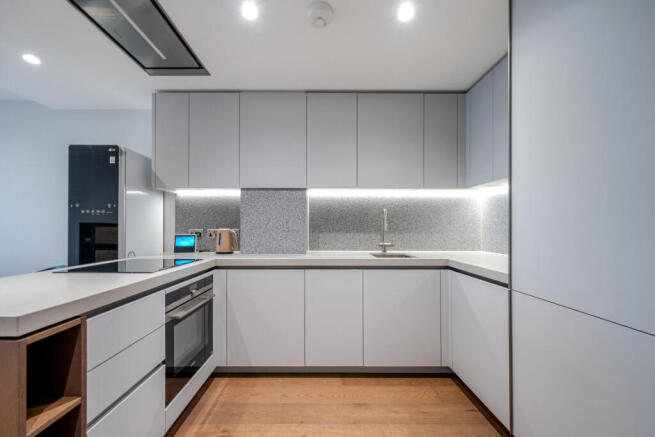 1397911-3-6970b11...