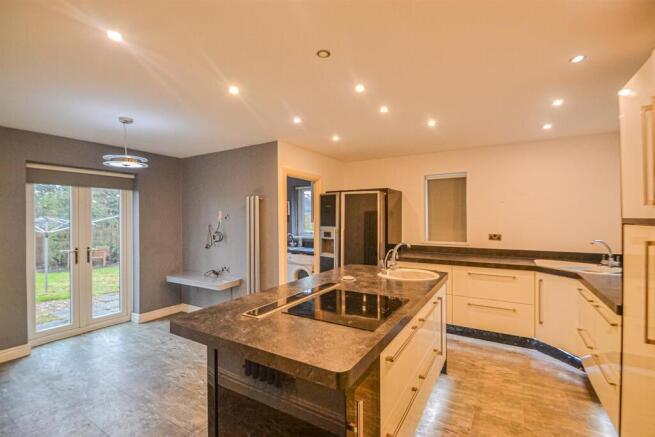 Dining Kitchen & Sitting Area