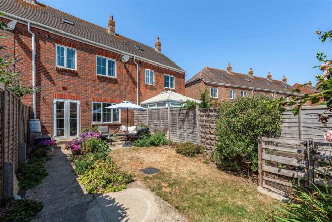 Caspian Close, Chichester photo 4