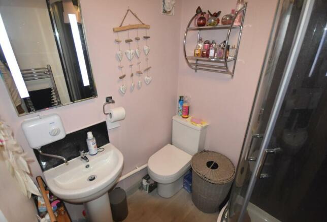 SEPARATE BEDROOM/EN SUITE