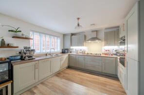 71, Cozens Grove, Shrivenham, Swindon SN6 8FS