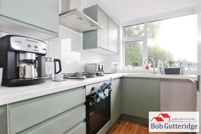 FITTED KITCHEN