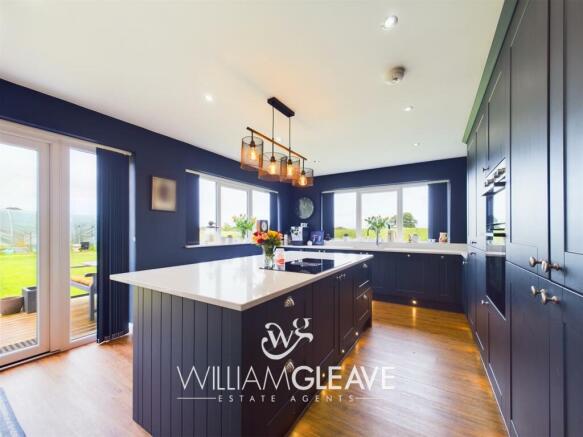 Kitchen/ Dining Room