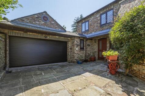Roan Court, Macclesfield