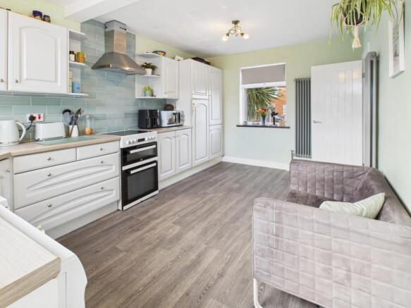 CAM04233G0-PR0039-STILL011