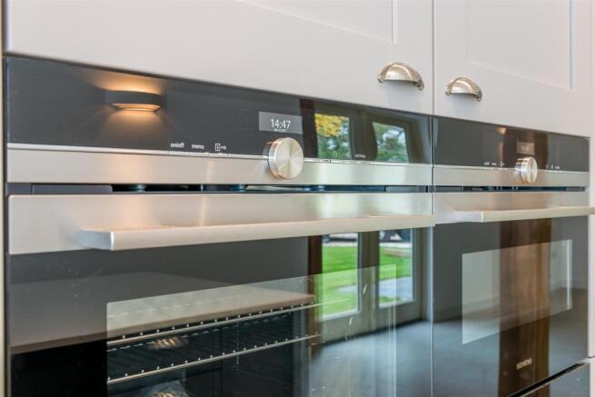 8313405-interior04.jpg