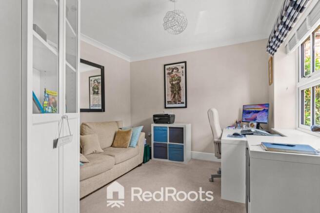 5 bed Detached for sale Image 11