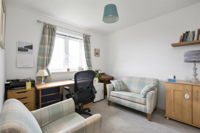32 Wallace Crescent 20.jpg