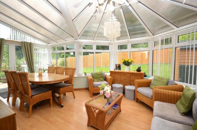 CONSERVATORY/DINING ROOM