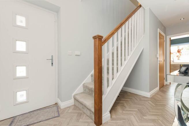 5 bed Detached for sale Image 11
